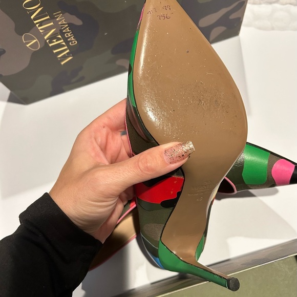 Authentic VALENTINO GARAVANI Psychedelic Camo Rockstud Pump - ONLY WORN TWICE - Picture 14 of 16